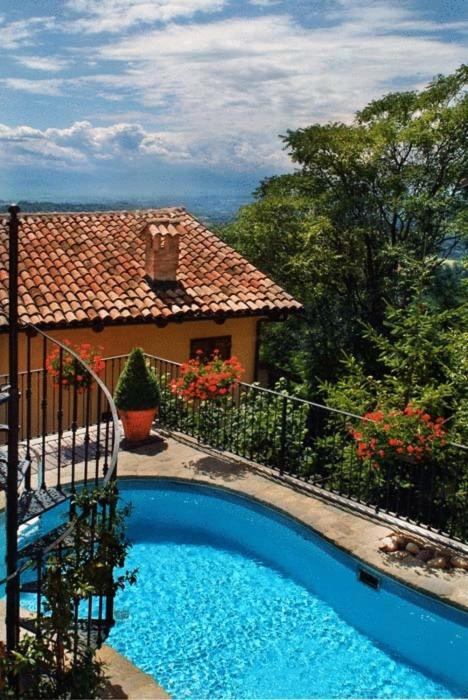Dimora I Manichei Hotel Monforte D'Alba Luaran gambar